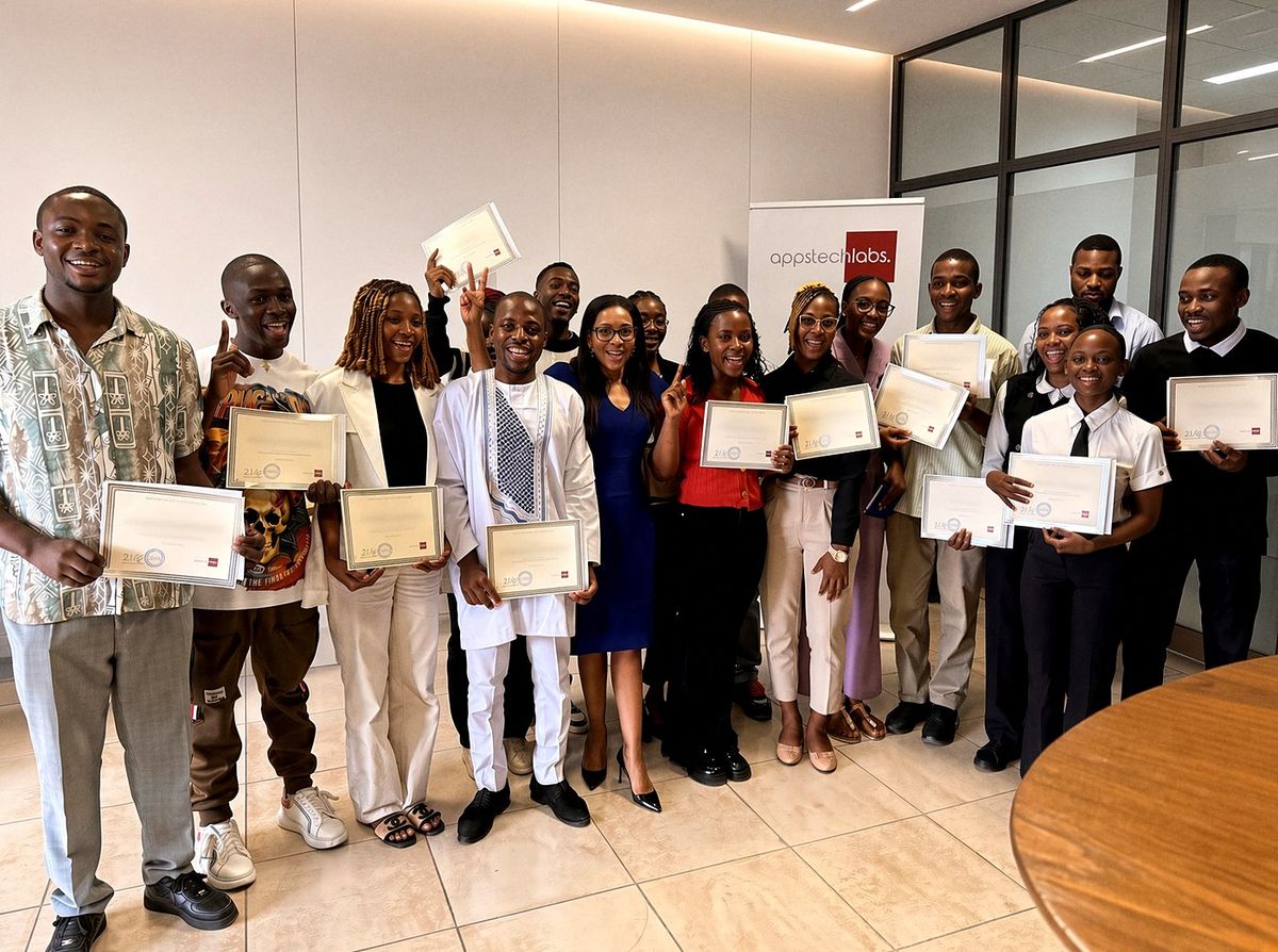 La promotion 2025 des stagiaires AppsTech Labs recevant leurs certificats